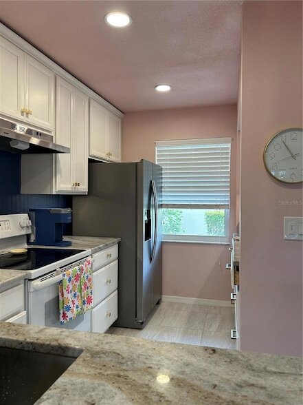 Building Photo - 433 Cerromar Ln