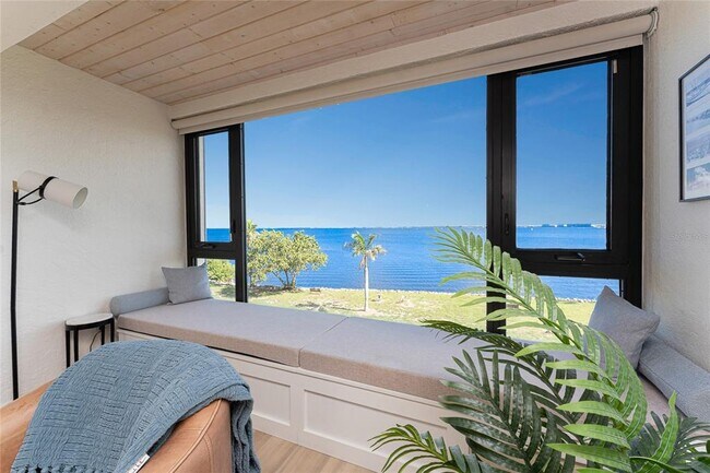 Building Photo - 1500 Park Beach Cir