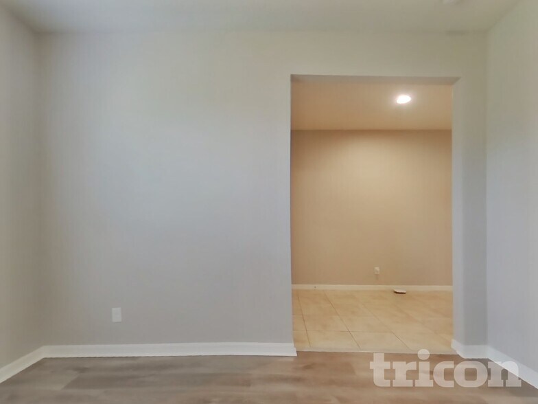 Building Photo - 6133 100th Ave E