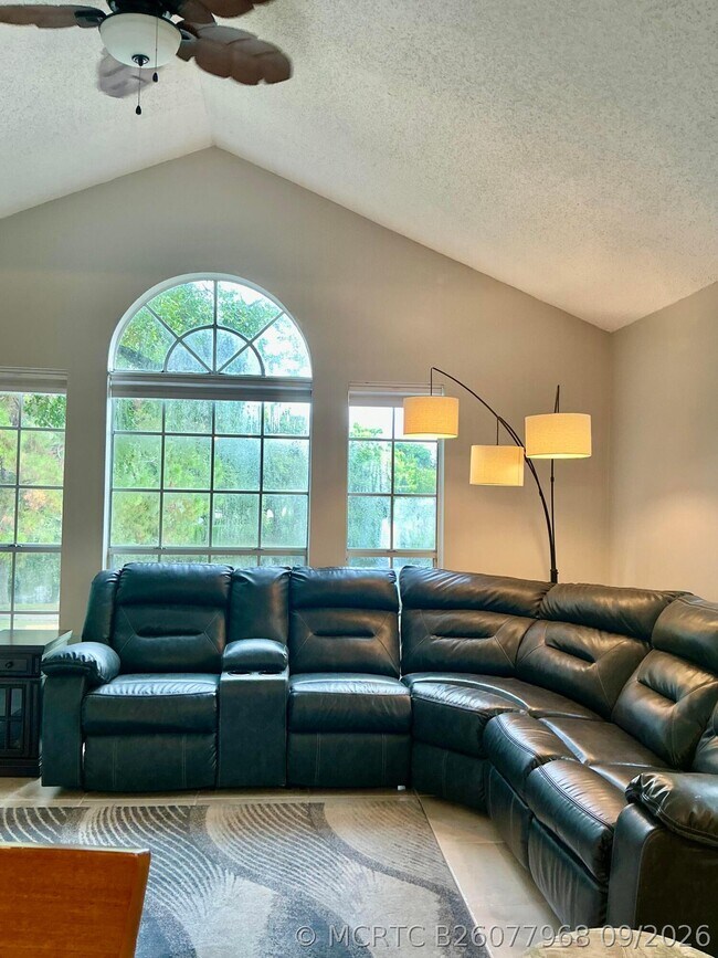 Building Photo - 1125 Crystal Way