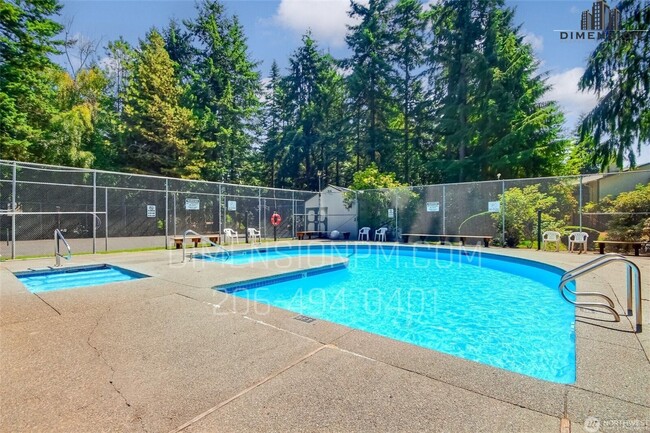 Building Photo - Bottom floor Condo with W&D hookups in Federal Way, Utilities Included!