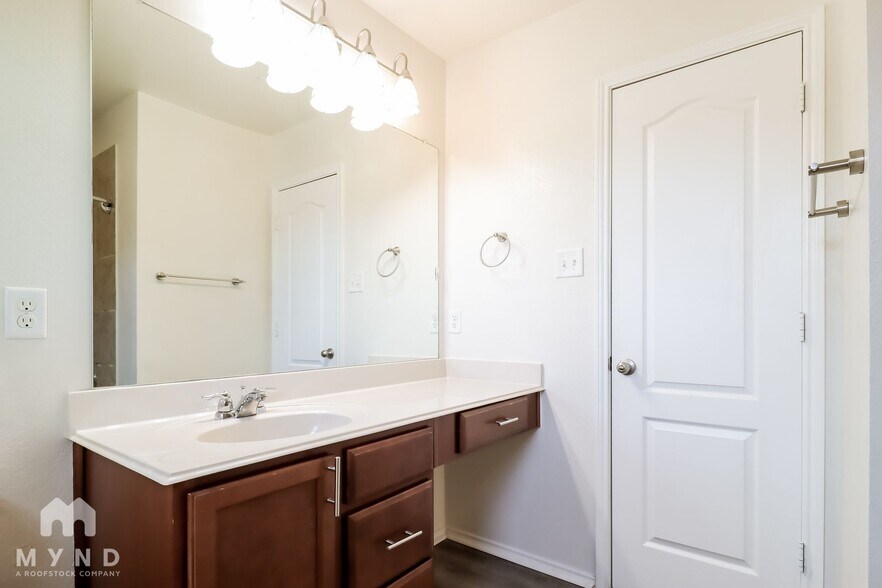 Building Photo - 6928 Glade Oaks Dr