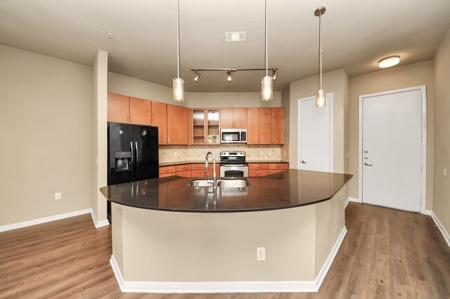 Building Photo - 5455 Richmond Ave.