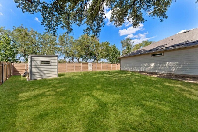 Building Photo - 829 Margay Lp