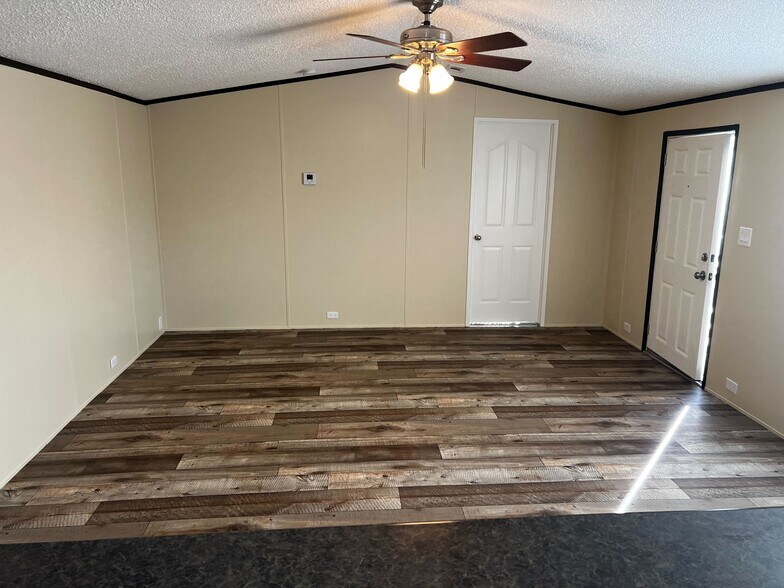 Building Photo - 709 N Collins Fwy