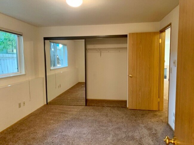 Building Photo - 6016 Fauntleroy Wy SW