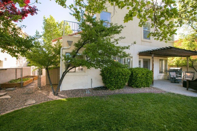 Building Photo - 6809 Medinah Ln NE