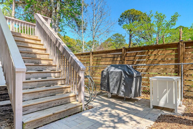 Building Photo - 7 Periwinkle Ln