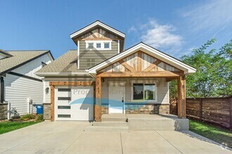 Building Photo - 2 Bedroom 2 Bath Home with Attached Garage...