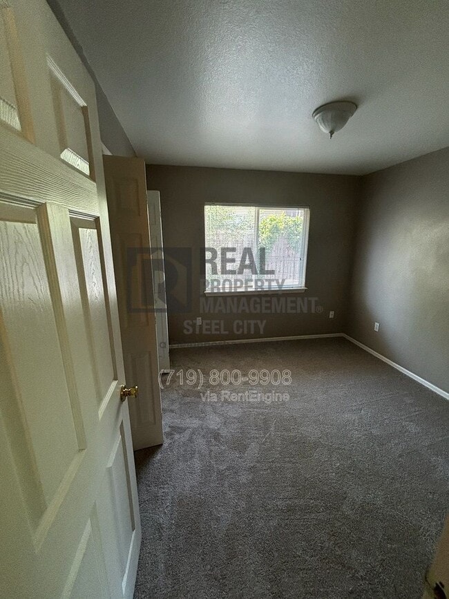 Building Photo - 813 Ardath Ln