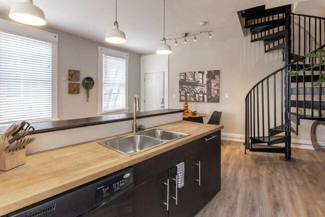 Building Photo - 1470 Goetz Alley