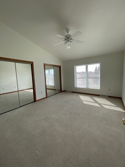 Upstairs back bedroom with double closets - 2034 River Point Ct
