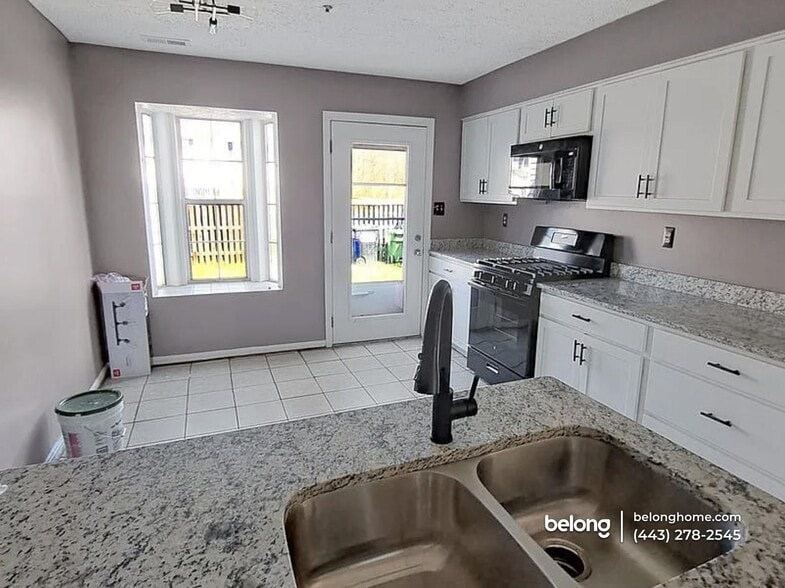 Building Photo - 3870 Gateview Pl