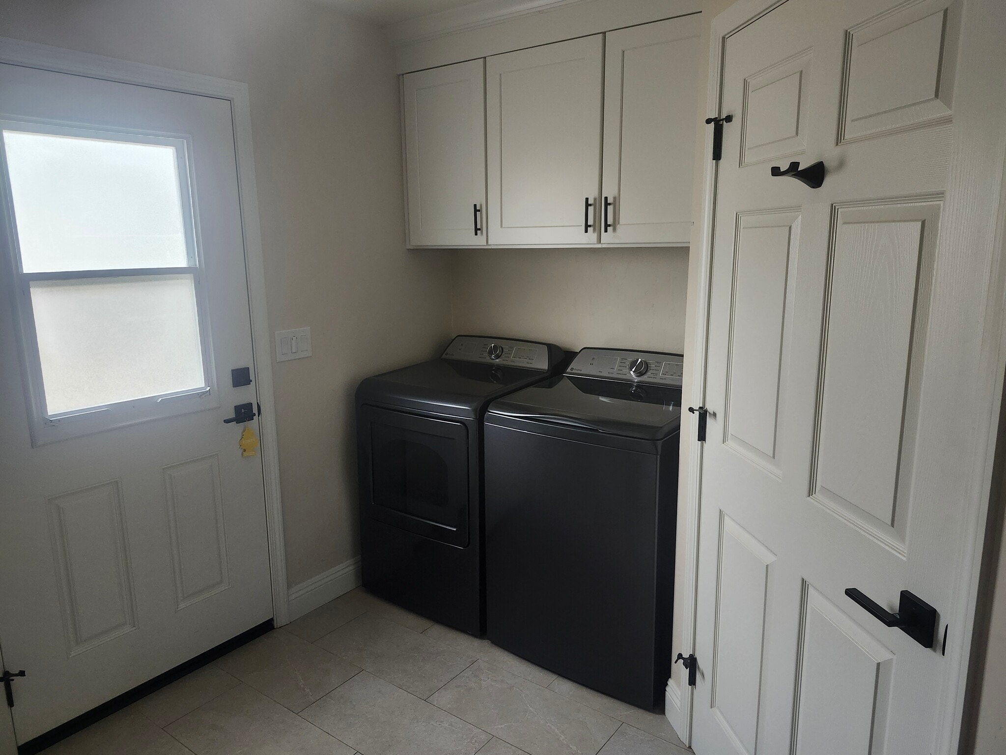 Laurndry - 27800 Preakness Dr