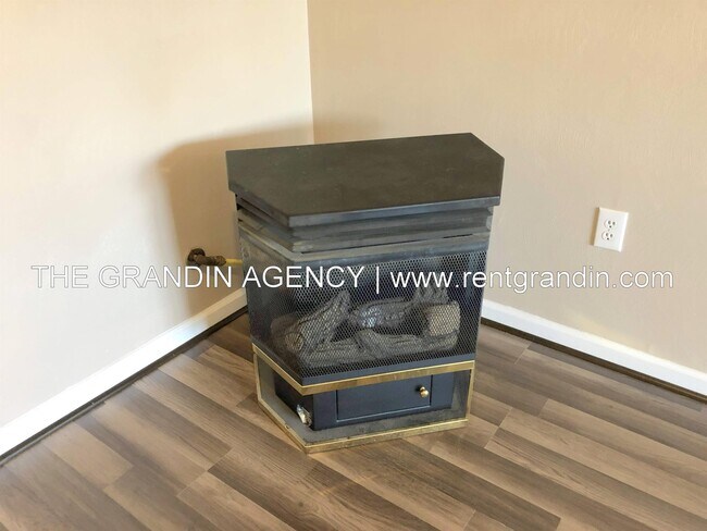 Building Photo - 1811 Meadows Ct