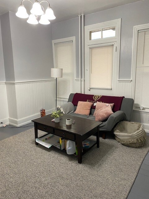 Building Photo - 403 W Main St