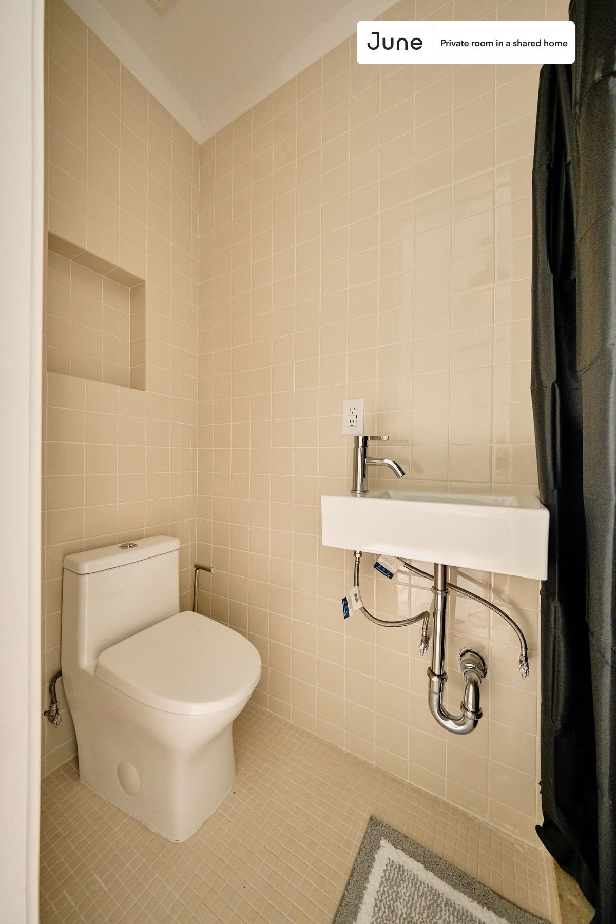 Building Photo - Private bedroom in 4 bed/4 bath Home