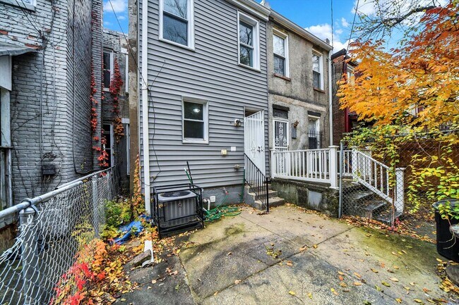 Building Photo - 3 Bed near Charles Village