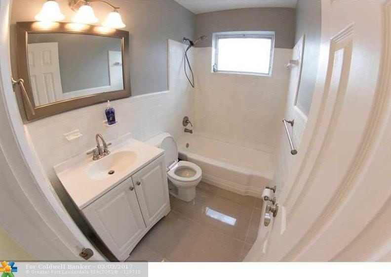 Building Photo - 4108 SW 21st St