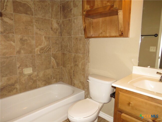 Building Photo - 405 Sladecek Dr