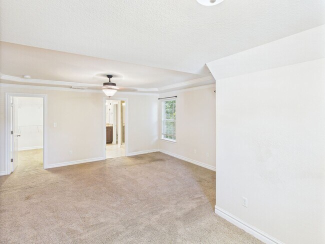 Building Photo - Spacious 4-bedroom, 3-bathroom home in Che...