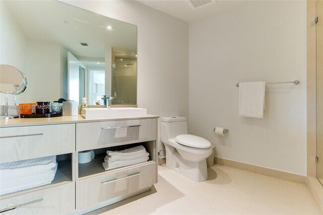 Building Photo - 4111 S Ocean Dr