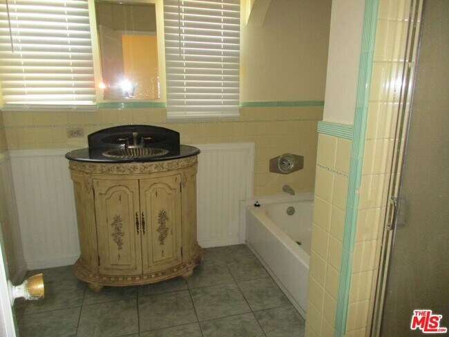 Building Photo - 5108 Valley Ridge Ave