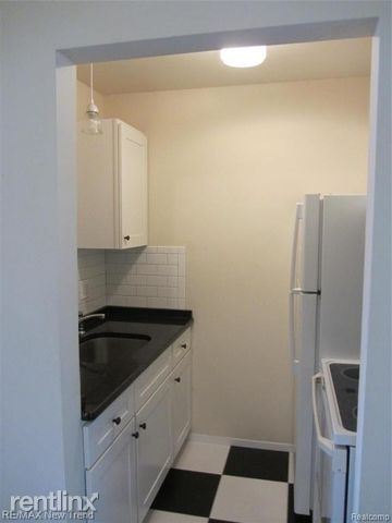 Building Photo - 1 br, 1 bath Condo - 31831 Grand River Ave...