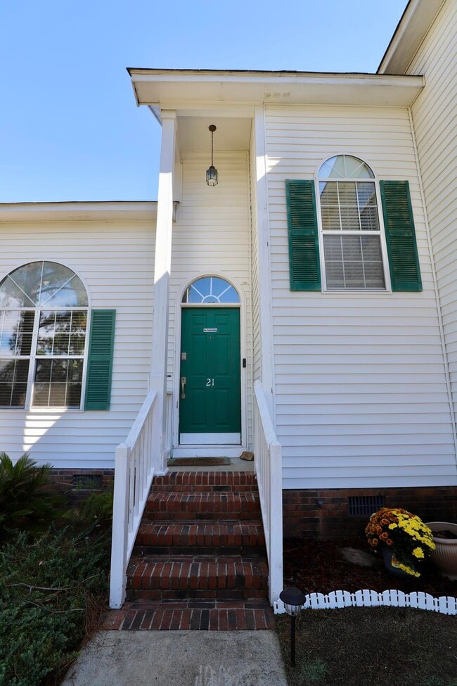 Building Photo - 21 N Trace Ct