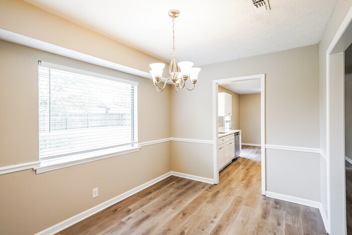 Building Photo - 105 Bordeaux Ct