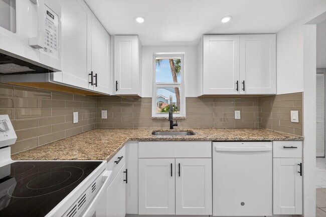 Building Photo - 1650 SE Green Acres Cir
