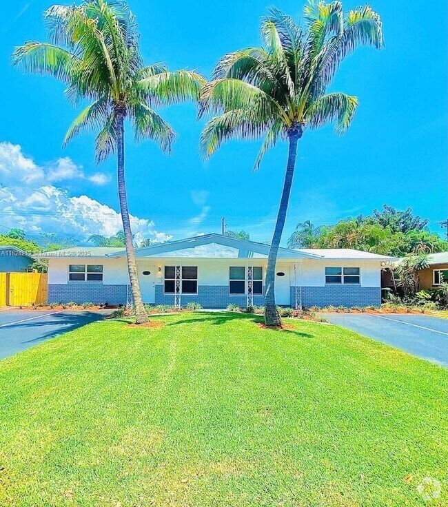 Building Photo - 817 NW 30th Ct