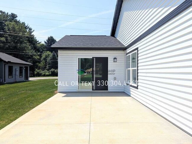 Building Photo - 2038 E Smithville Western Rd