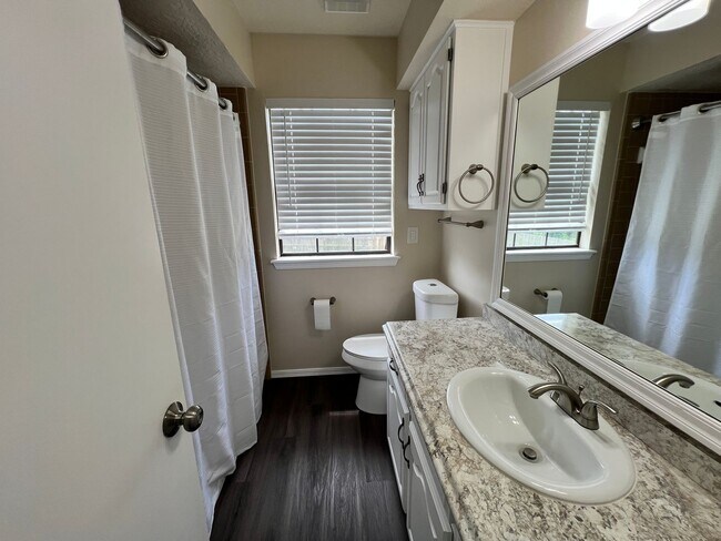 Building Photo - Spacious 4 bed 2.5 bath in Union Schools