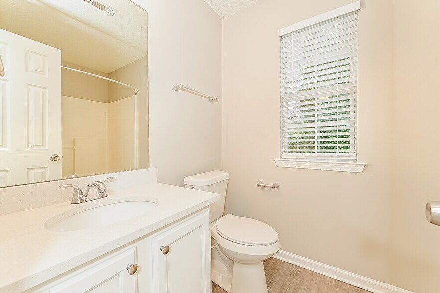 Building Photo - 604 Fieldcrest Dr