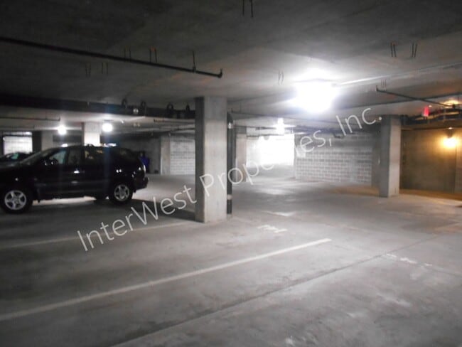 Building Photo - *1ST MONTH'S RENT FREE PROMO & NO HOA MOVE...