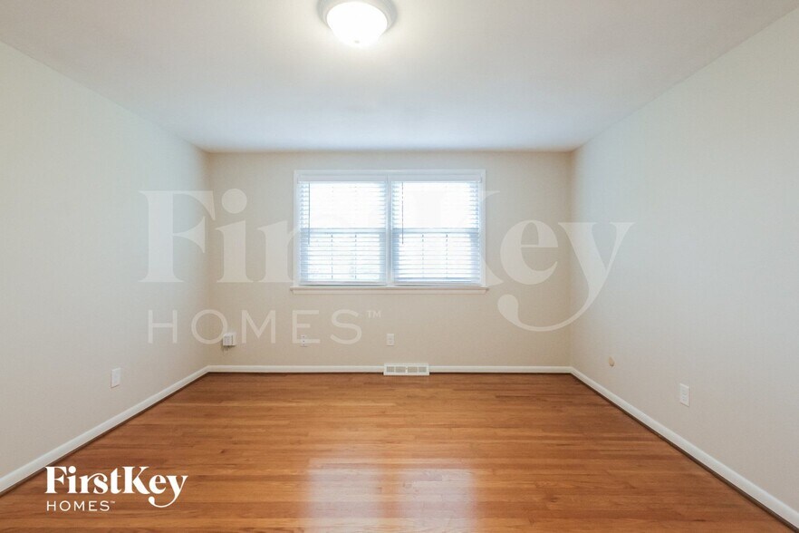 Building Photo - 640 Ashford Dr