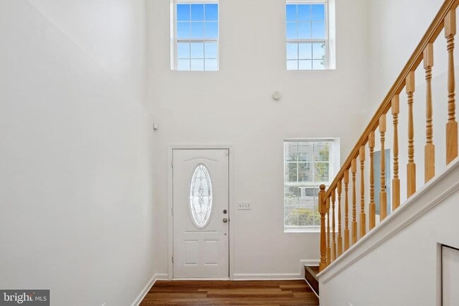 Building Photo - 307 8th St NE