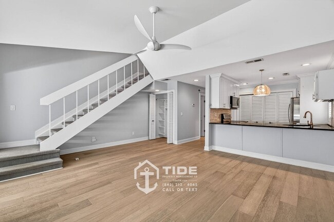 Building Photo - Quiet Coastal Living