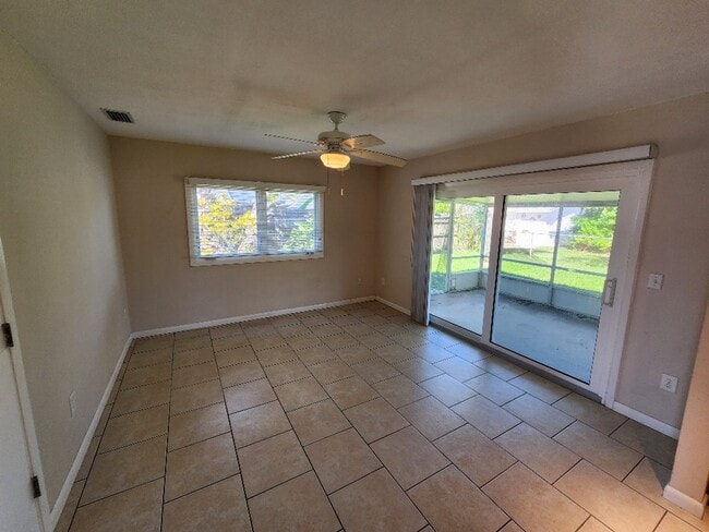 Building Photo - Beachside Getaway 2 Bedroom 1 Bath Home