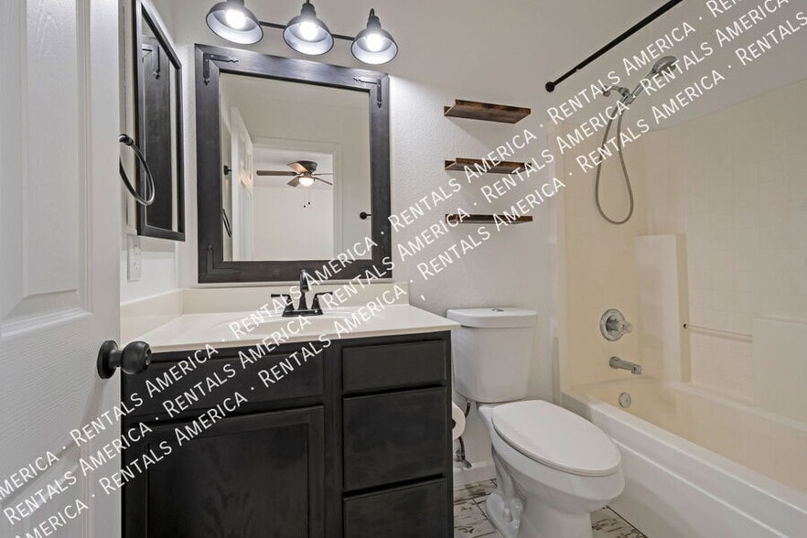 Building Photo - 3502 S Chaparral Rd