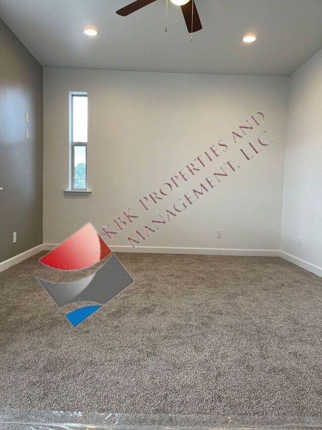 Building Photo - 1703 Ross Ave