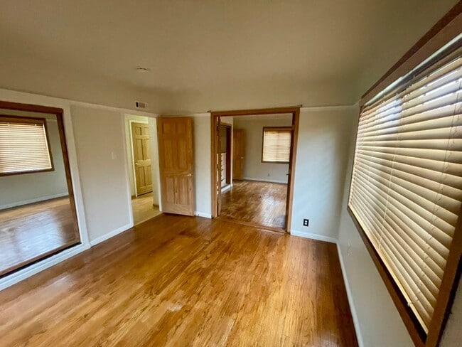 Building Photo - Indoor/outdoor living, spacious 4/2 on a quiet street in Mills Estates