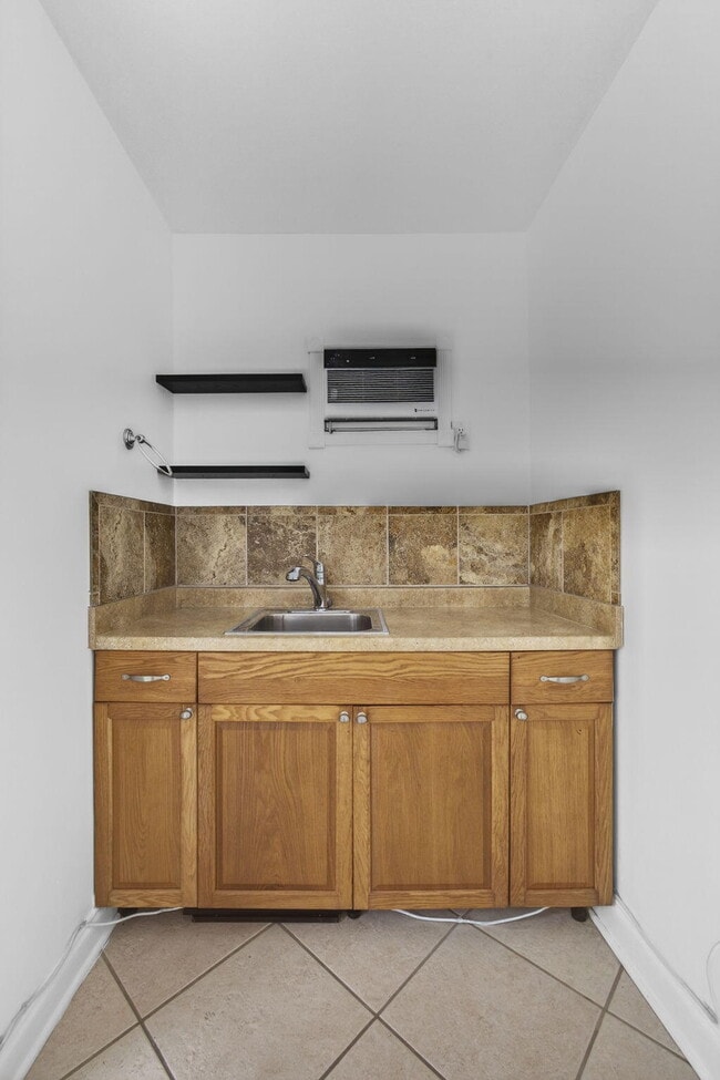 Building Photo - 616 Upland Rd