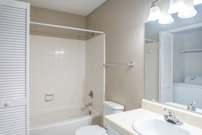 Building Photo - 733 Pointe Ct