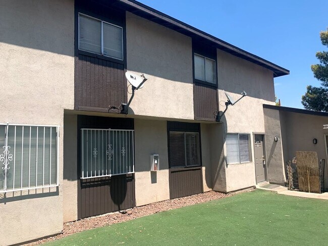 Building Photo - Check out this Freshly Painted and New Flo...