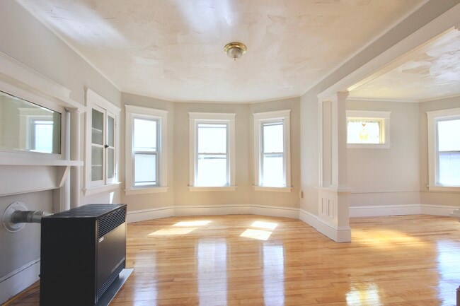 Building Photo - 98 Lovell St