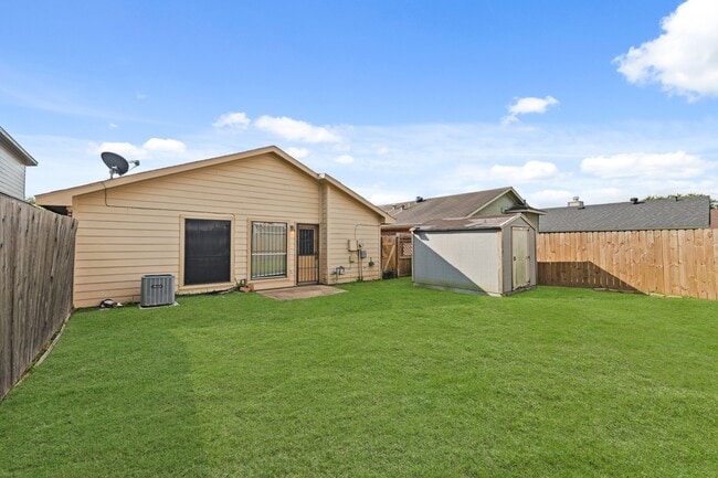 Building Photo - 6627 Misty Dale Dr