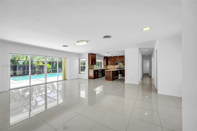 Building Photo - 13100 SW 81st Ave