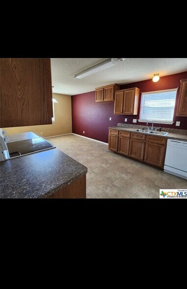 Building Photo - 3802 Clementine Dr